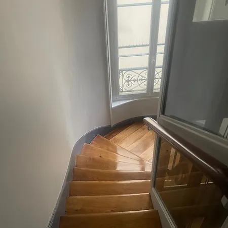Centre Dernier Etage Vue Ascenseur Appartement Parijs