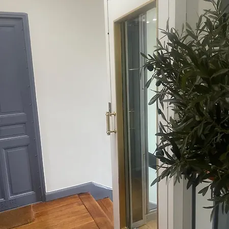 Centre Dernier Etage Vue Ascenseur