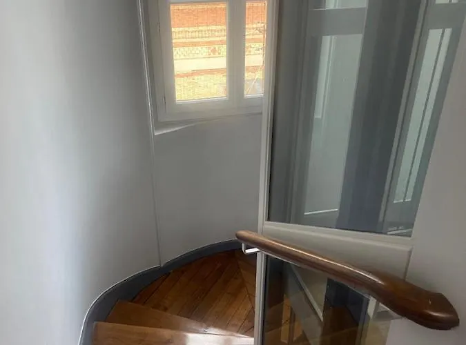 Centre Dernier Etage Vue Ascenseur *
